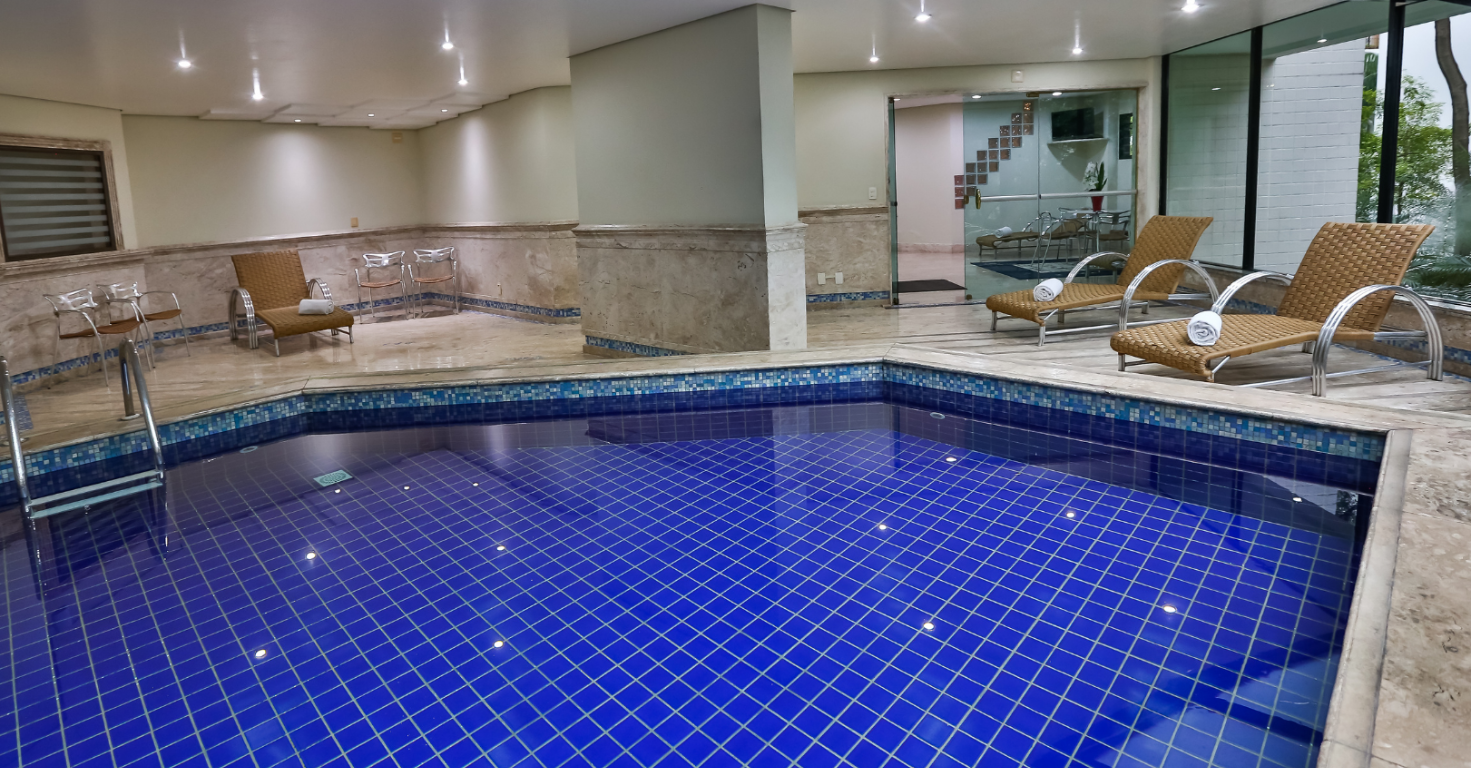 foto da piscina do hotel